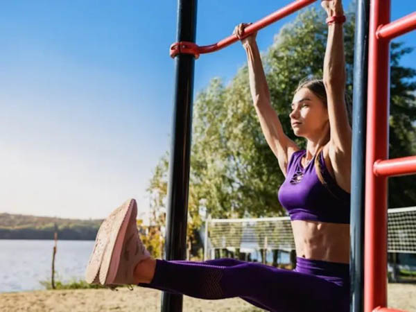 Hanging Knee Raise (Nâng đầu gối treo)