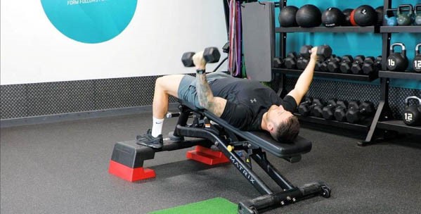 Lợi ích của bài tập Dumbbell Fly là gì?