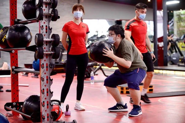 Tập gym ở tuổi dậy thì có bị lùn không?