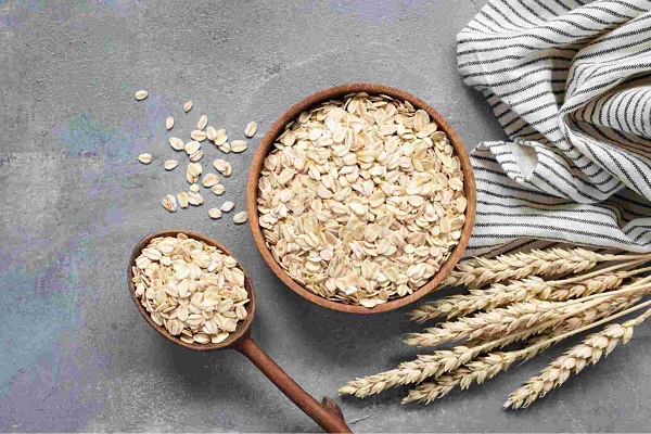 100g yến mạch nguyên cám sẽ cung cấp khoảng 12-15 gram protein